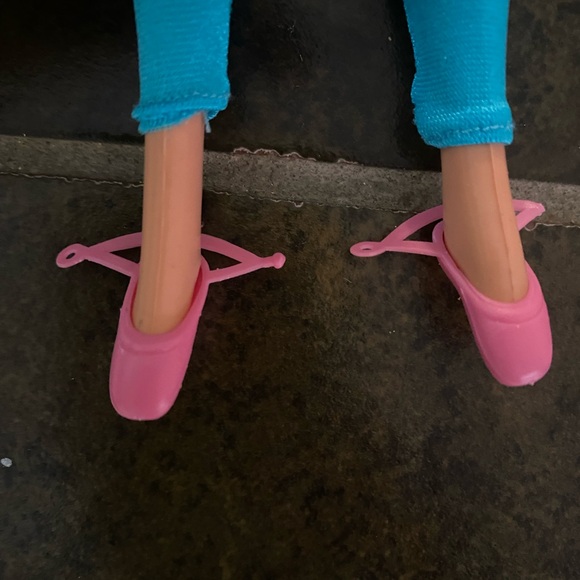 Great Shape Barbie Doll in Blue Outfit with Pink Accessories, no leg warmers - Picture 4 of 7